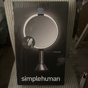 BRAND NEW SIMPLEHUMAN sensor mirror